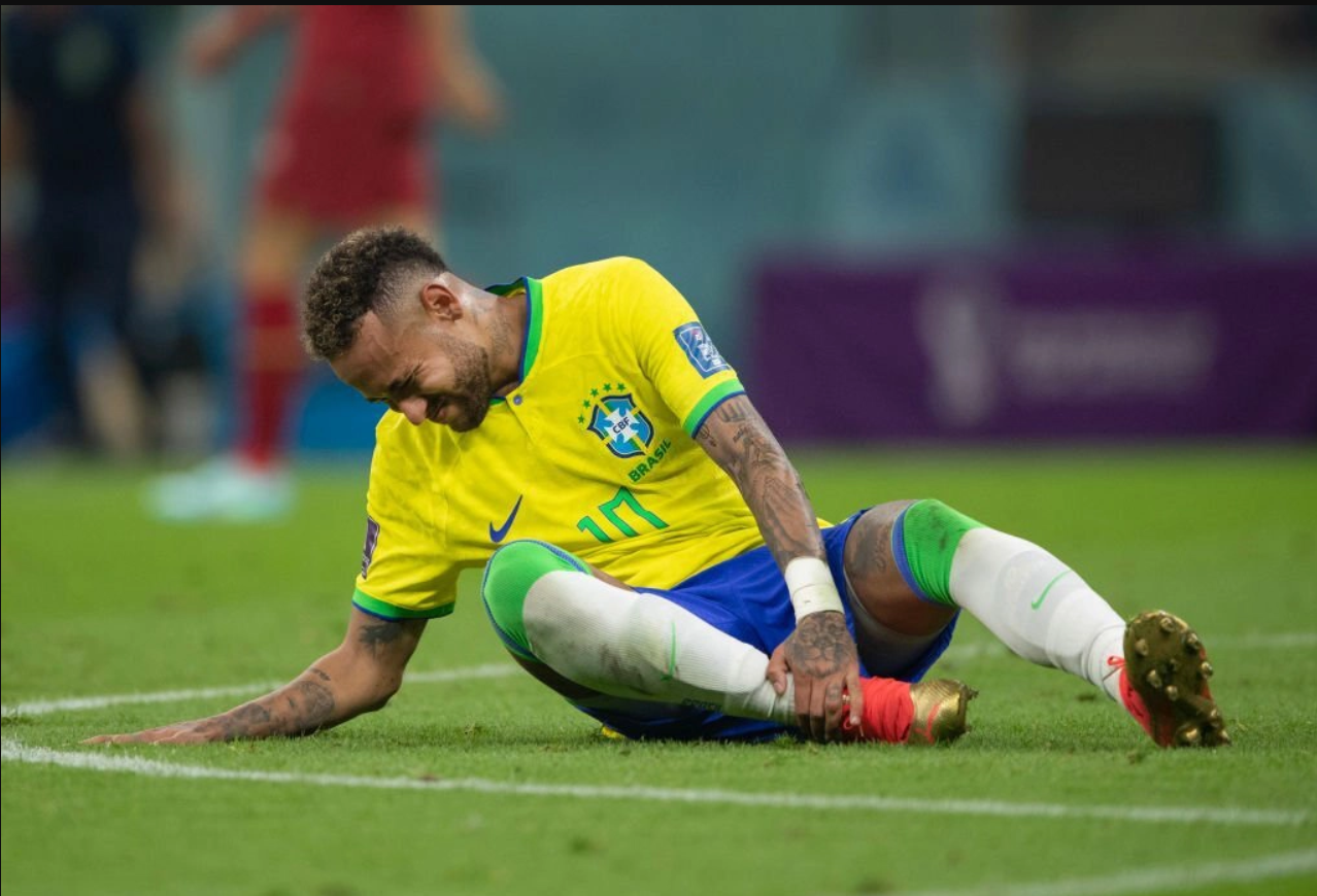 Để 'cứu' Brazil, Neymar có thể tiêm giảm đau, mặc đồ bảo hộ ra sân - Ảnh 1.