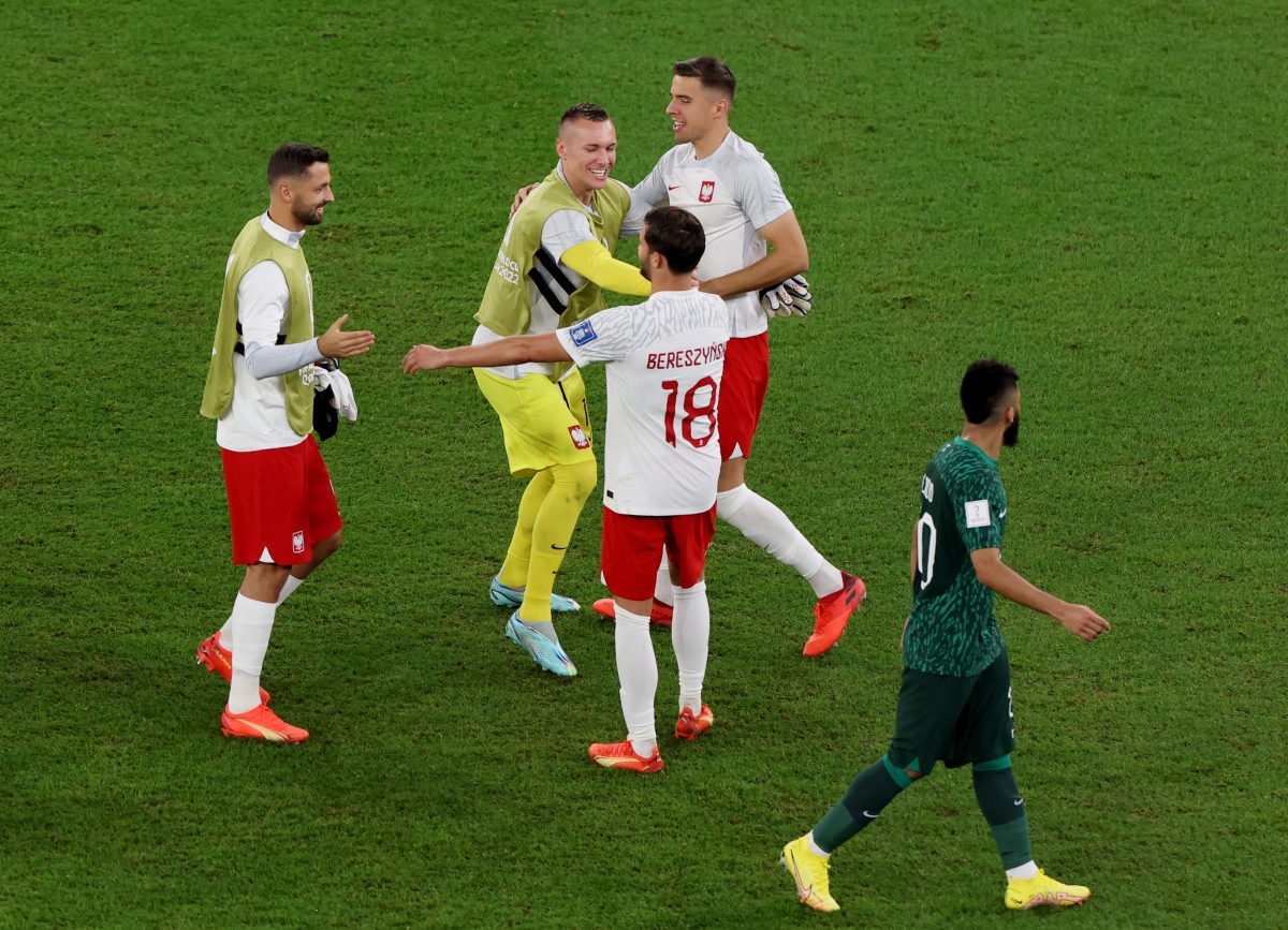 Robert Lewandowski bật khóc khi lần đầu ghi bàn ở World Cup - Ảnh 15.