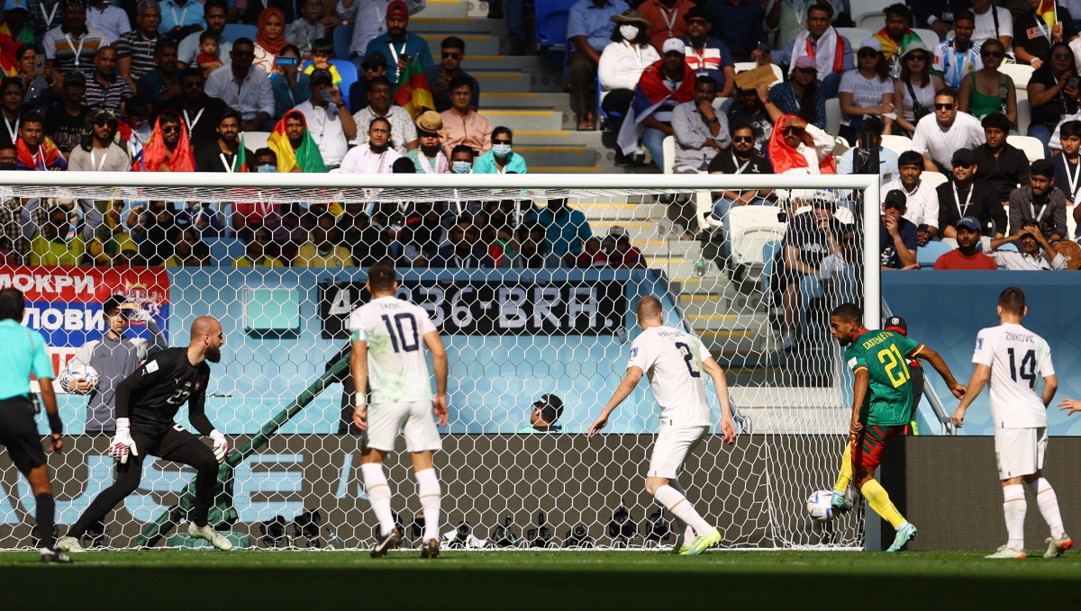 Cameroon 3-3 Serbia: Rượt đuổi kịch tính, đỉnh cao thay người - Ảnh 3.
