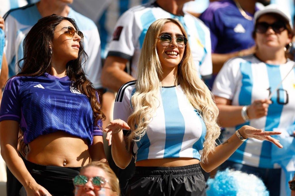Ngắm dàn CĐV xinh đẹp của Argentina trên khán đài World Cup 2022 - Ảnh 2.
