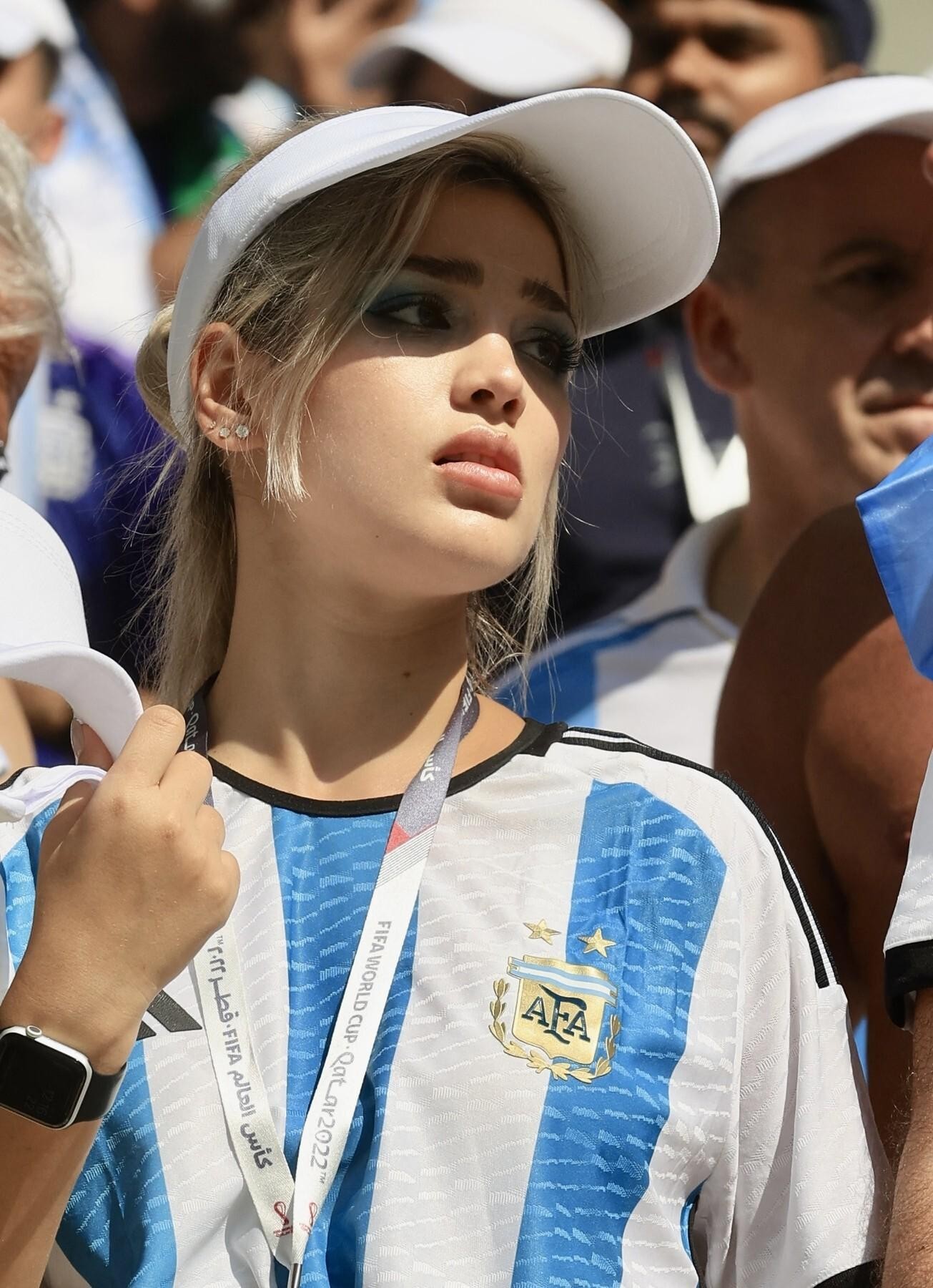 Ngắm dàn CĐV xinh đẹp của Argentina trên khán đài World Cup 2022 - Ảnh 3.