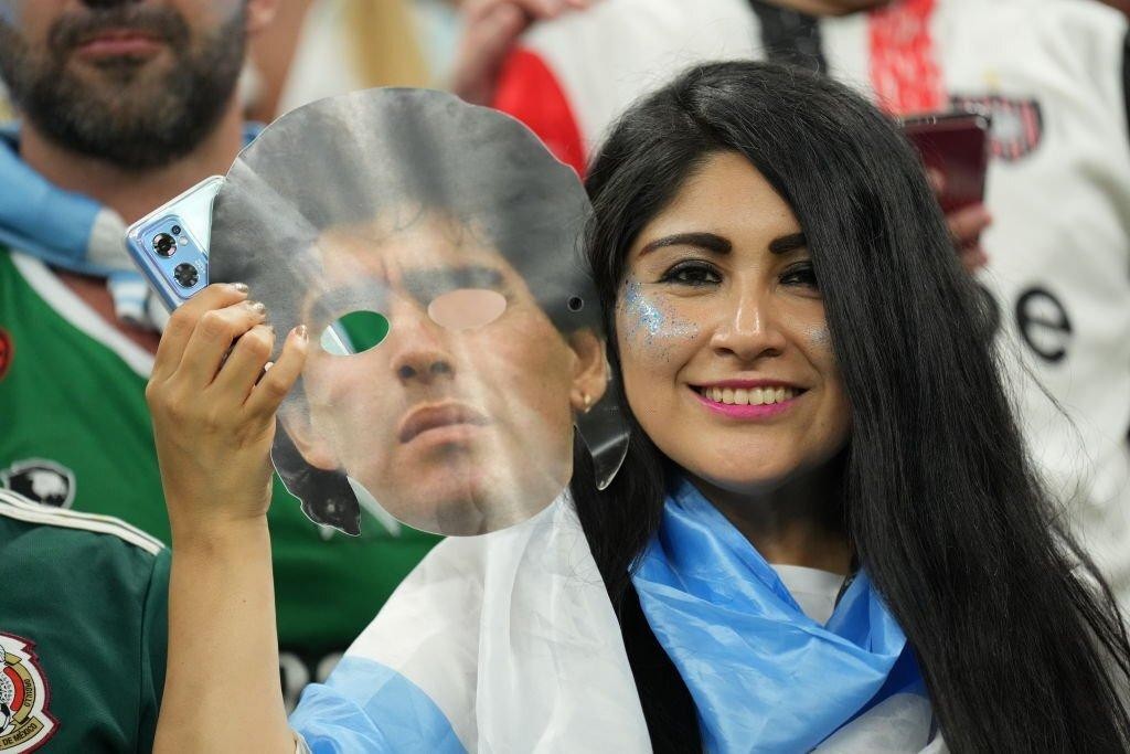 Ngắm dàn CĐV xinh đẹp của Argentina trên khán đài World Cup 2022 - Ảnh 5.