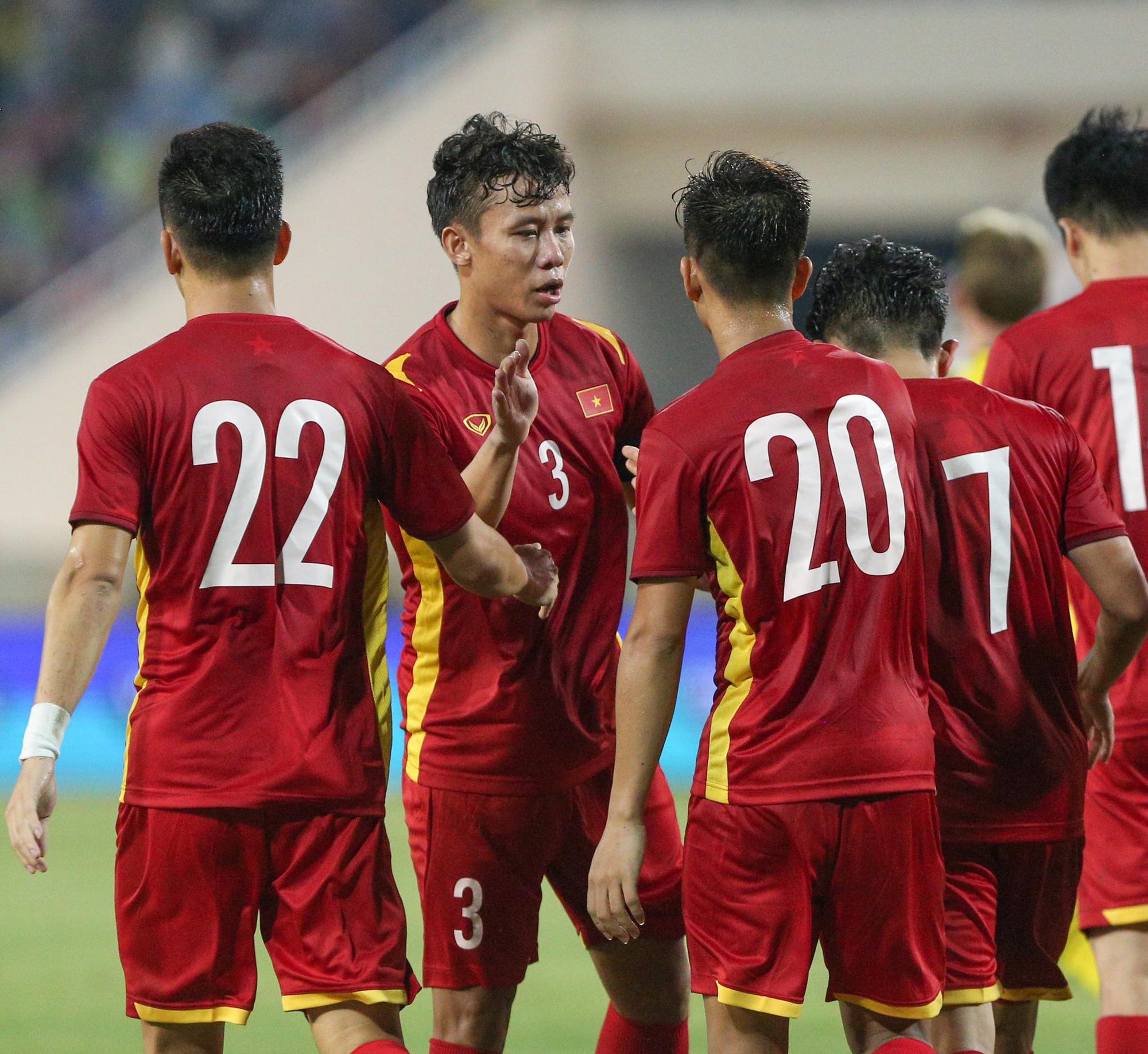 HLV Edin Terzic bất ngờ khi đội tuyển Việt Nam giành chiến thắng trước CLB Dortmund - Ảnh 1.