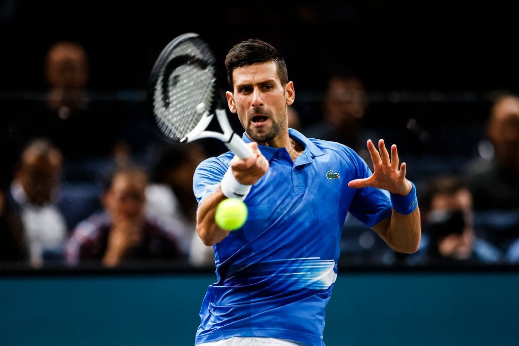 Djokovic thắng trận thứ 11 liên tiếp, vào tứ kết Paris Masters - Ảnh 2.