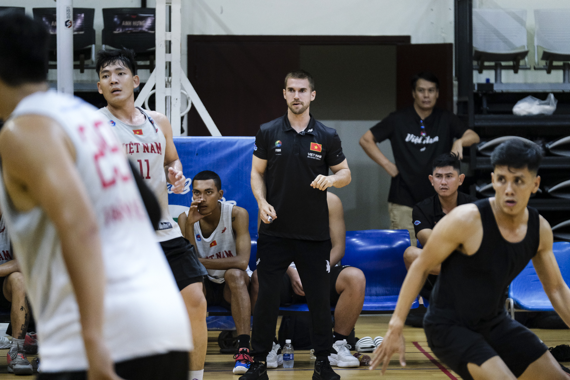 HLV Matt van Pelt lần đầu dẫn dắt tuyển bóng rổ Việt Nam: 'Tôi nghĩ về cơ hội nhiều hơn áp lực' - Ảnh 1.