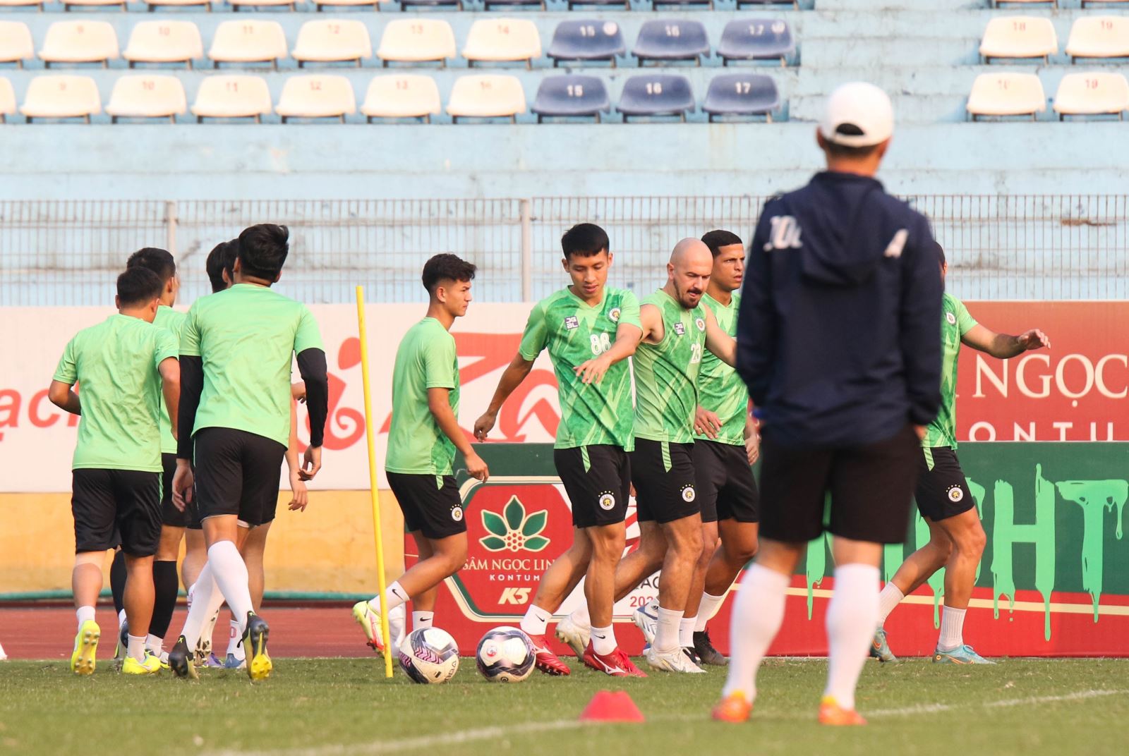 Hùng Dũng chỉ ra đối thủ cạnh tranh trực tiếp chức vô địch với Hà Nội FC - Ảnh 1.