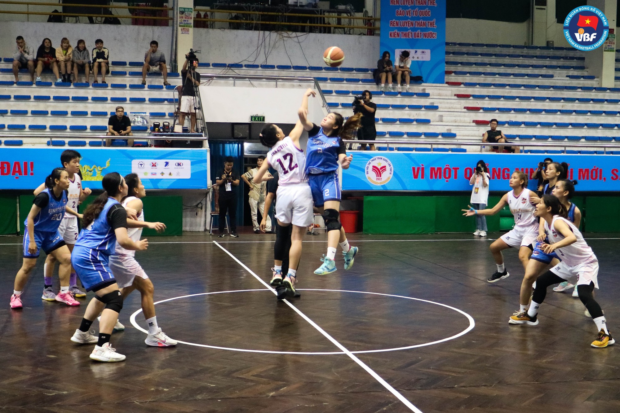 Tổng kết ngày 3 bóng rổ Đại hội Thể thao toàn quốc 2022: Nam Quân Đội, Nữ Cần Thơ dẫn đầu bảng xếp hạng - Ảnh 3.