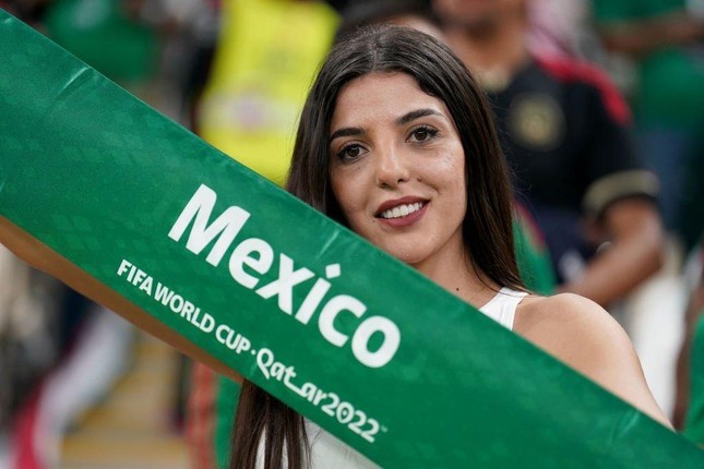 Vẻ đẹp tuyệt mỹ của các CĐV nữ Mexico tại World Cup 2022 - Ảnh 1.