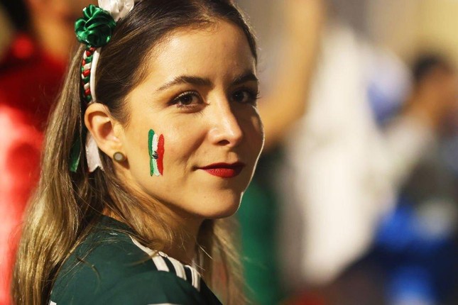 Vẻ đẹp tuyệt mỹ của các CĐV nữ Mexico tại World Cup 2022 - Ảnh 2.
