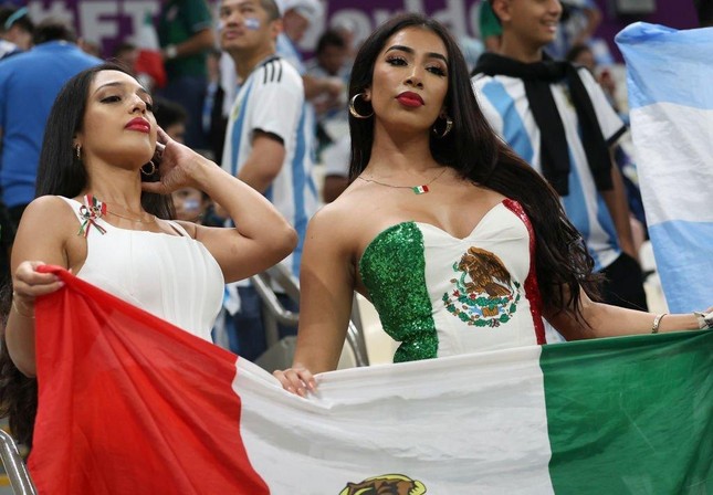 Vẻ đẹp tuyệt mỹ của các CĐV nữ Mexico tại World Cup 2022 - Ảnh 3.