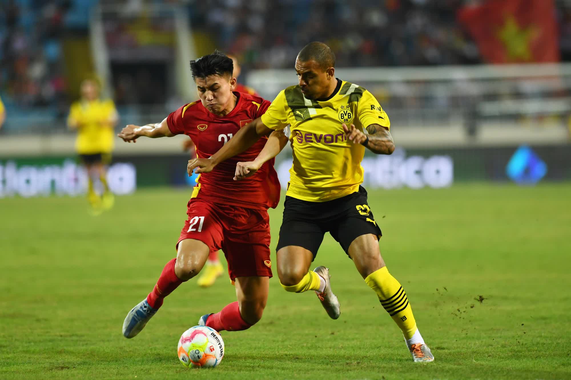 Tuấn Hải, Hùng Dũng phát hiện sự cố trận Việt Nam vs Dortmund - Ảnh 1.
