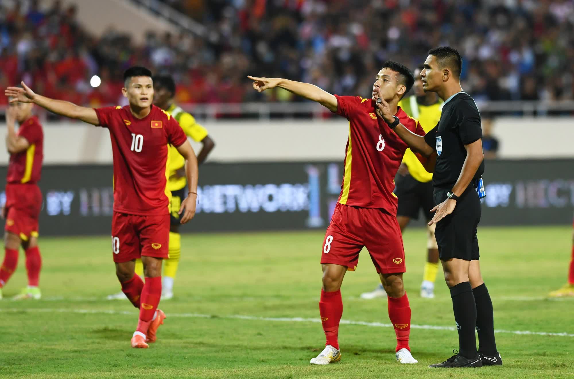 Tuấn Hải, Hùng Dũng phát hiện sự cố trận Việt Nam vs Dortmund - Ảnh 3.