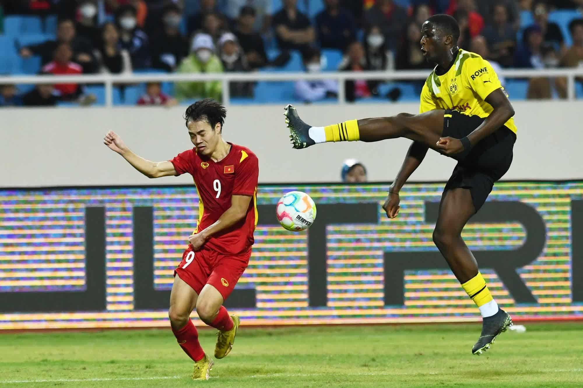 Tuấn Hải, Hùng Dũng phát hiện sự cố trận Việt Nam vs Dortmund - Ảnh 2.