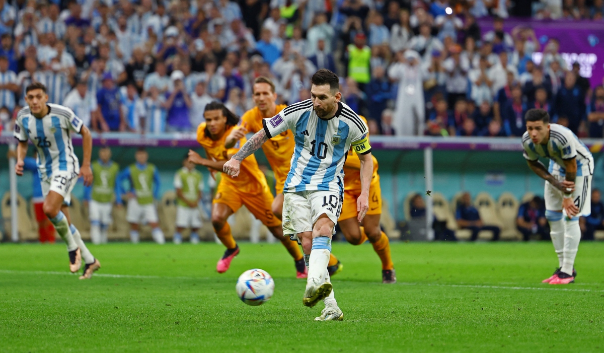 Messi và đồng đội vỡ oà cảm xúc khi Argentina vào bán kết World Cup 2022 - Ảnh 2.