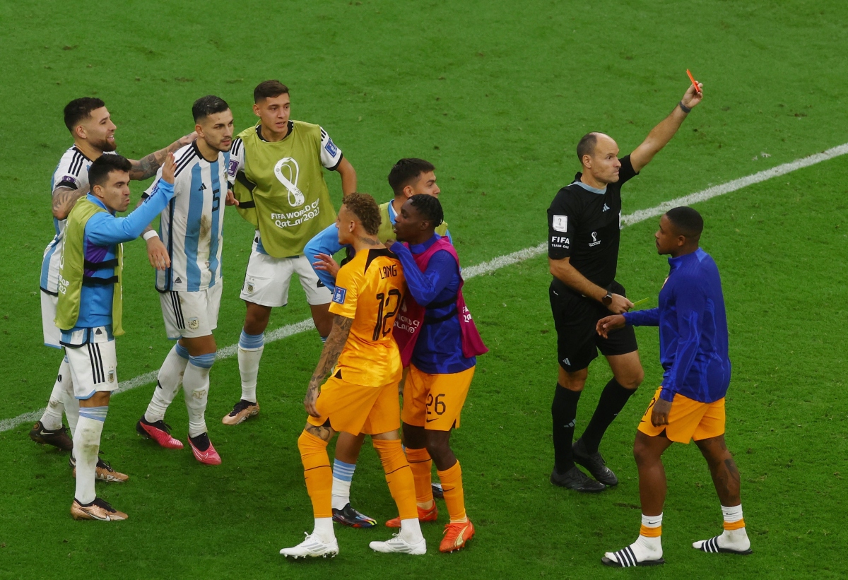 Messi và dàn cầu thủ Argentina chế giễu đối thủ sau chiến thắng - Ảnh 6.