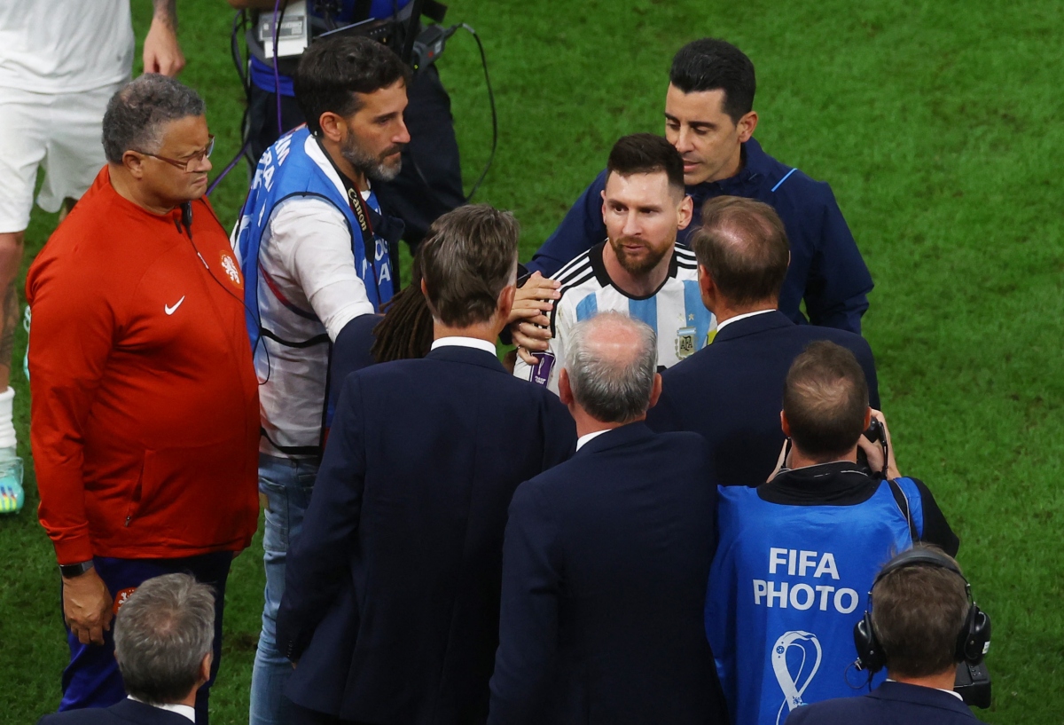 Messi và dàn cầu thủ Argentina chế giễu đối thủ sau chiến thắng - Ảnh 4.