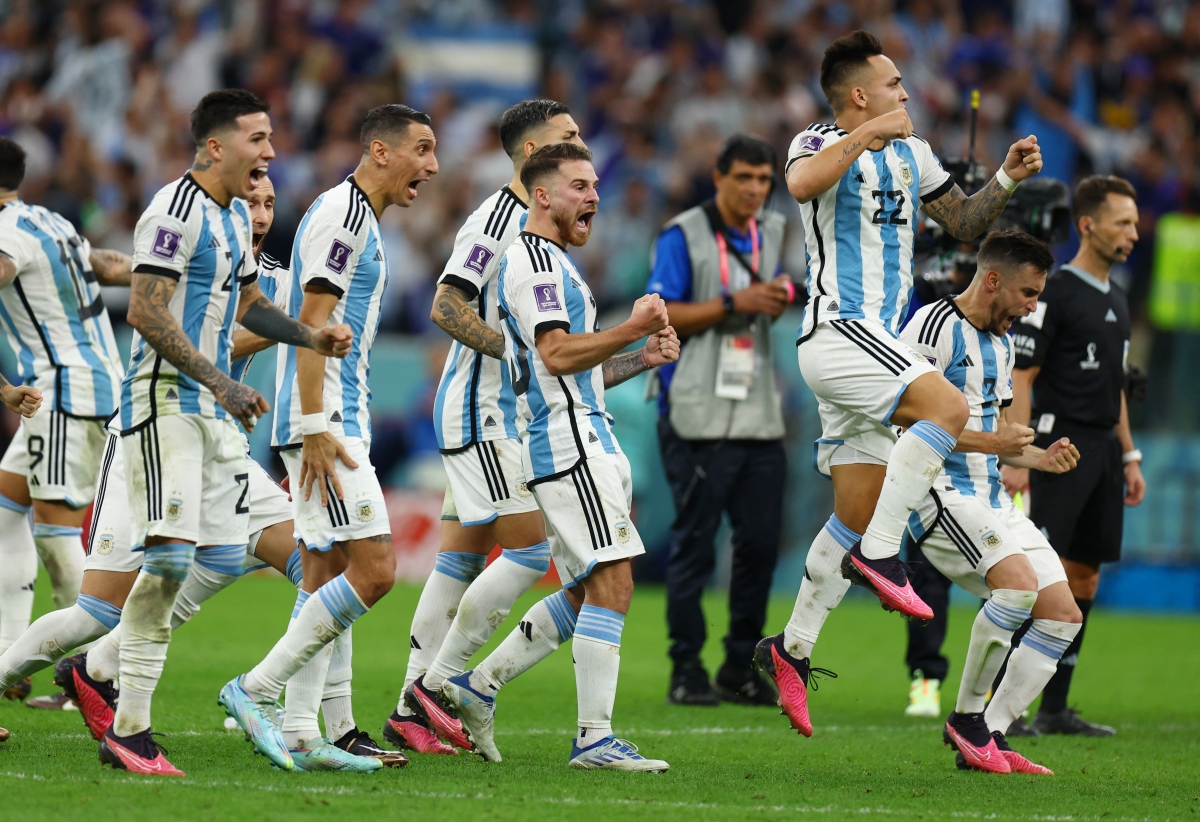 Messi và dàn cầu thủ Argentina chế giễu đối thủ sau chiến thắng - Ảnh 2.