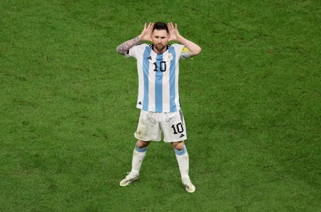 Hãy tiết lộ sự thật về những khoảnh khắc ăn mừng của chân sút Lionel Messi và tuyển Hà Lan. Những hình ảnh sống động và cảm xúc sẽ khiến bạn đắm chìm trong không khí hân hoan của bóng đá thế giới.
