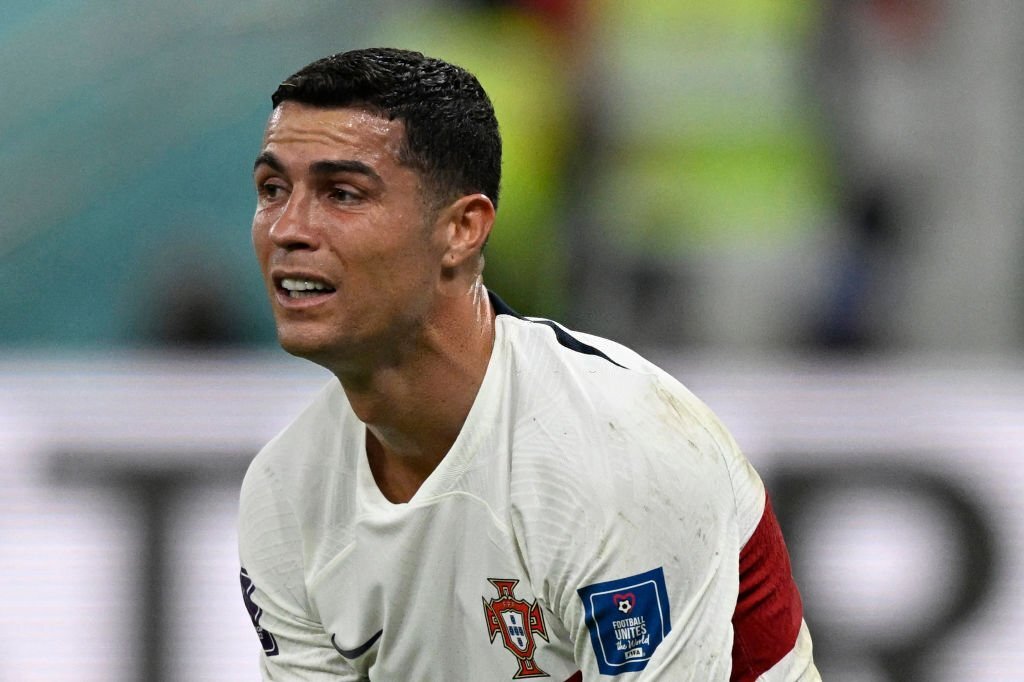 Ronaldo bật khóc nức nở sau khi bị loại khỏi kỳ World Cup cuối cùng sự nghiệp - Ảnh 1.