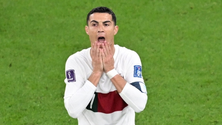 Không phải chuyện hiếm gặp khi các cầu thủ quốc tế khóc trong những giải đấu quan trọng như World Cup. Cầu thủ đình đám Cristiano Ronaldo là một trong số đó. Tuy nhiên, chính những khoảnh khắc cảm động này mới làm cho cuộc chiến trên sân trở nên xúc động hơn.