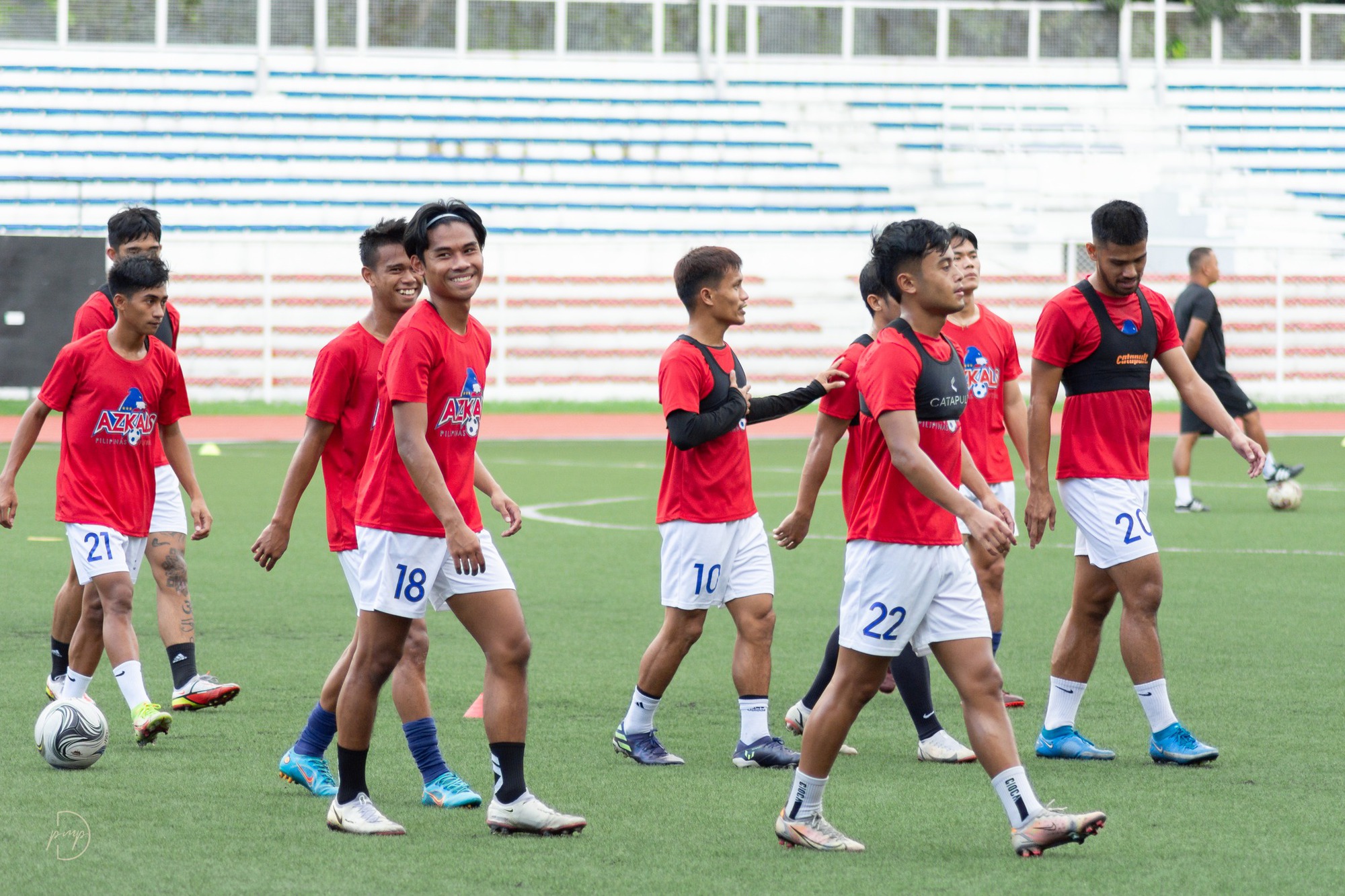Đội tuyển Philippines chia thành 3 nhóm đến Hà Nội chuẩn bị đấu tuyển Việt Nam - Ảnh 1.