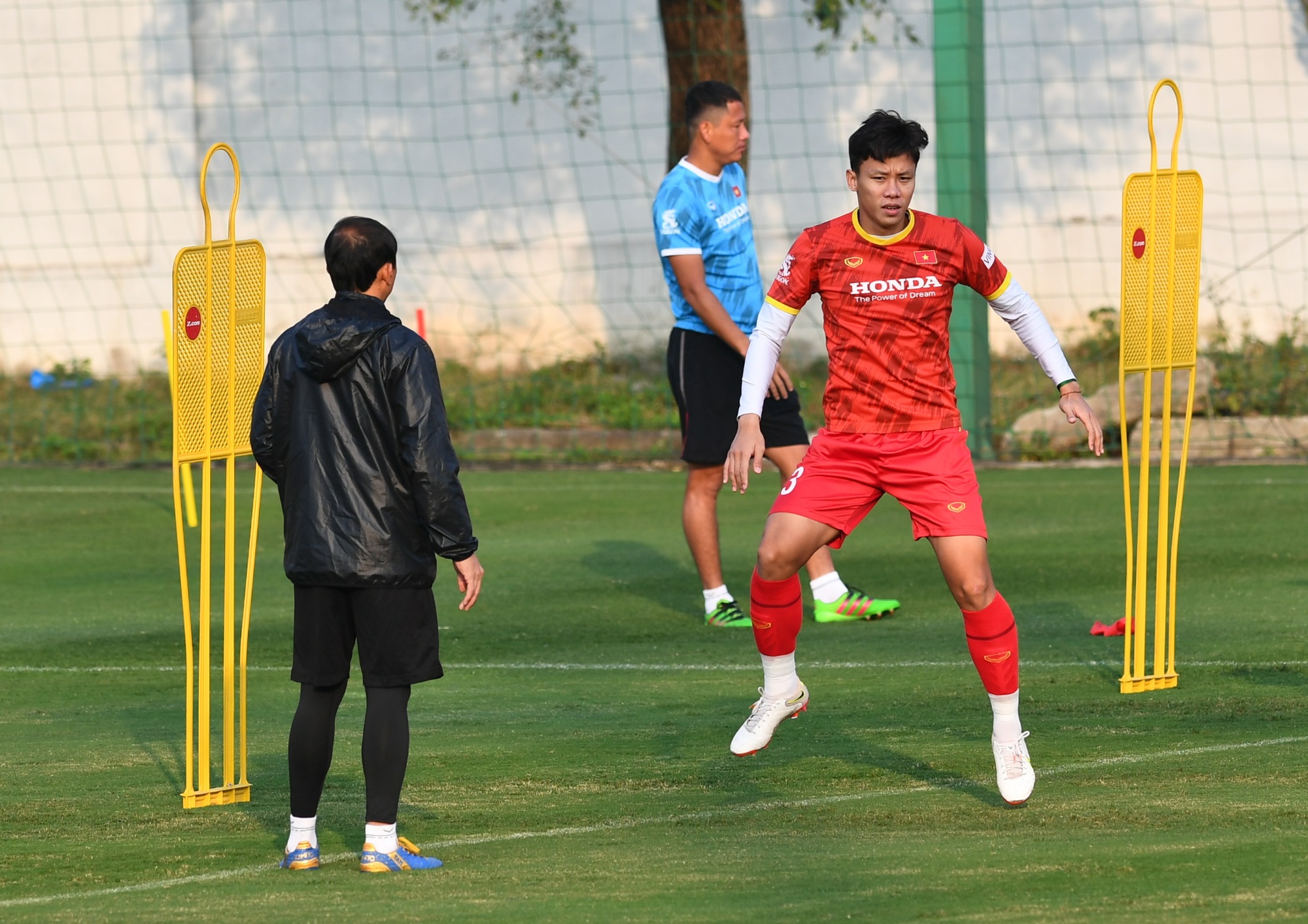HLV Park Hang-seo cạn lời, cầu thủ ĐT Việt Nam bật cười với bài tập chóng mặt - Ảnh 8.