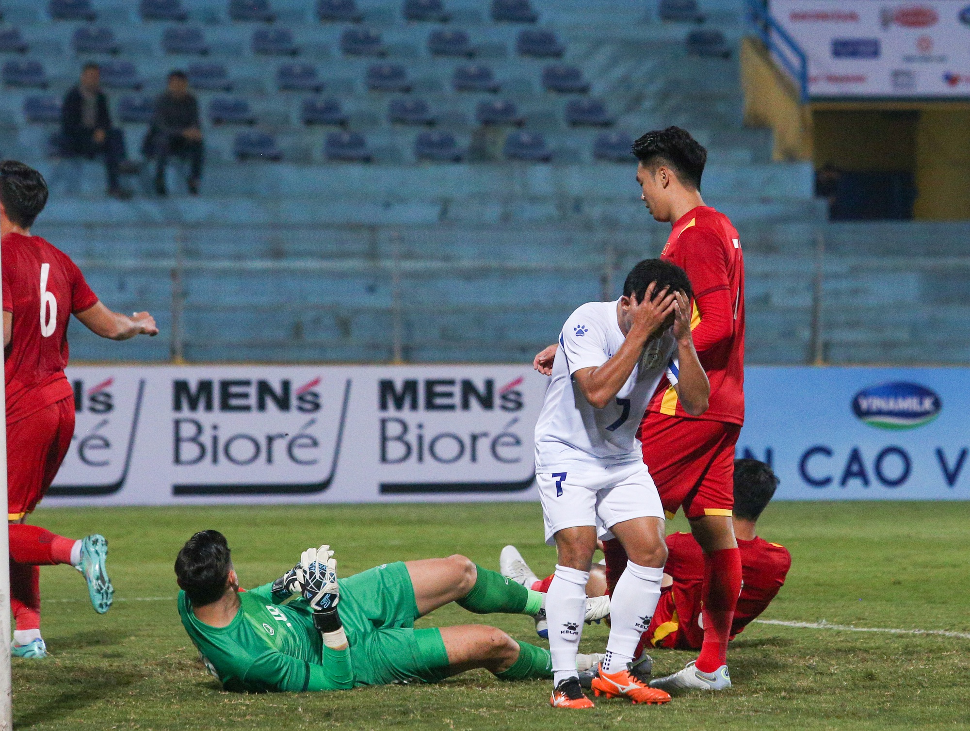 Văn Quyết ghi bàn phút bù giờ giúp đội tuyển Việt Nam thắng 1-0 Philippines - Ảnh 7.