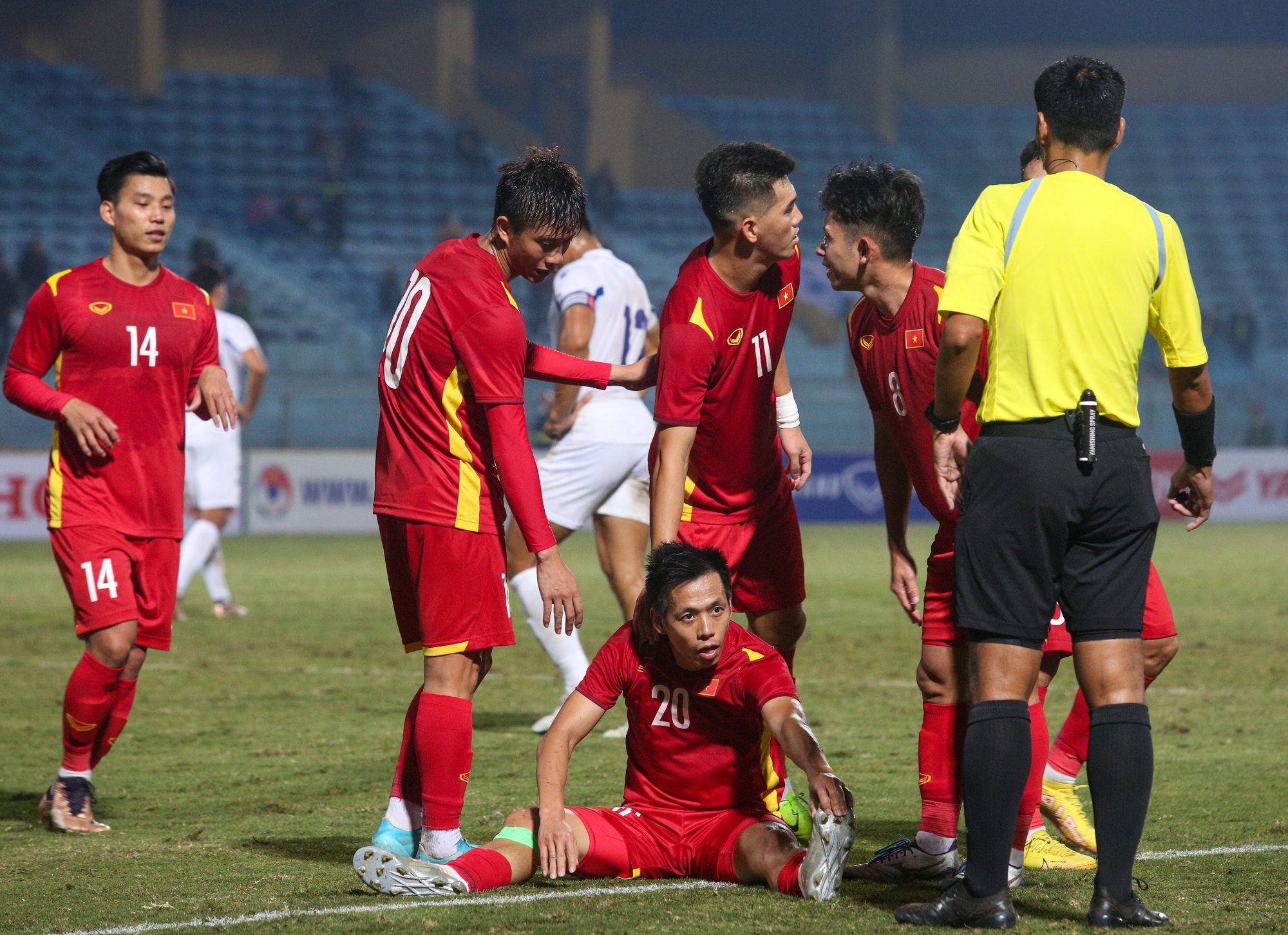 Văn Quyết ghi bàn phút bù giờ giúp đội tuyển Việt Nam thắng 1-0 Philippines - Ảnh 3.