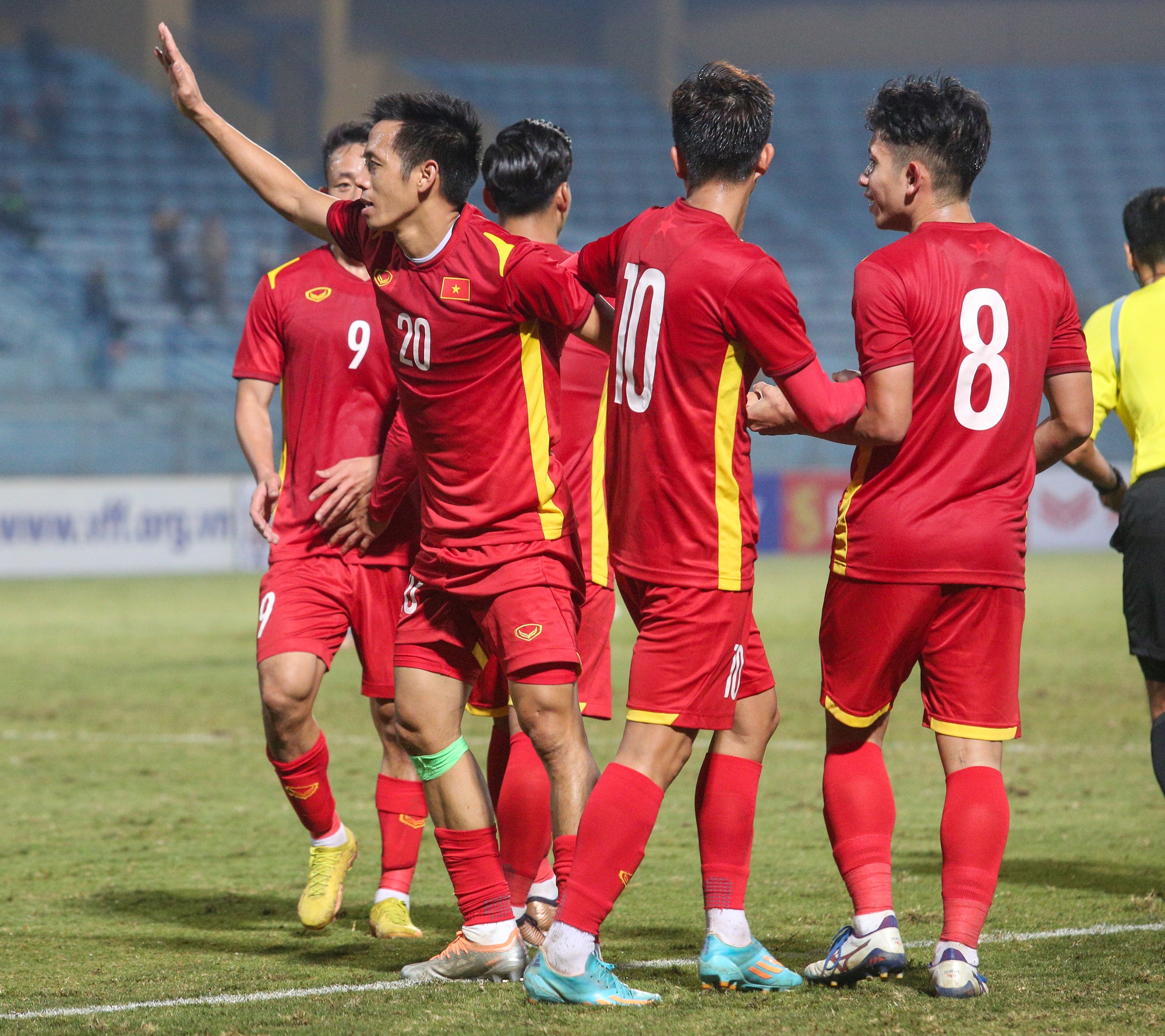 Văn Quyết ghi bàn phút bù giờ giúp đội tuyển Việt Nam thắng 1-0 Philippines - Ảnh 1.