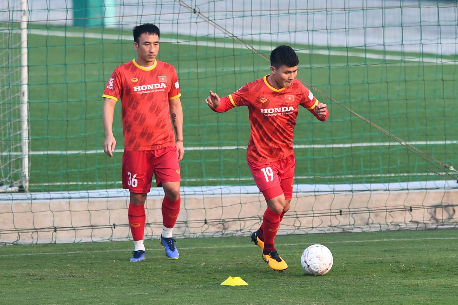 ĐT Việt Nam: Quang Hải có mặt, hai cầu thủ bị ốm ngay trước ngày sang Lào - Ảnh 3.