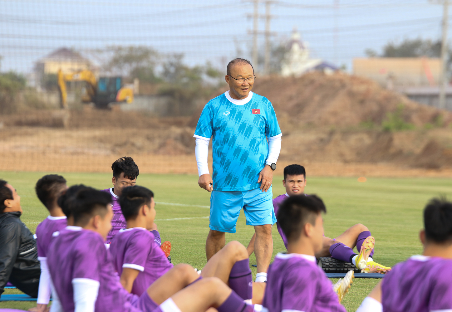 Chưa chốt danh sách dự AFF Cup 2022, HLV Park Hang-seo chờ Phan Văn Đức và Bùi Tiến Dũng - Ảnh 1.