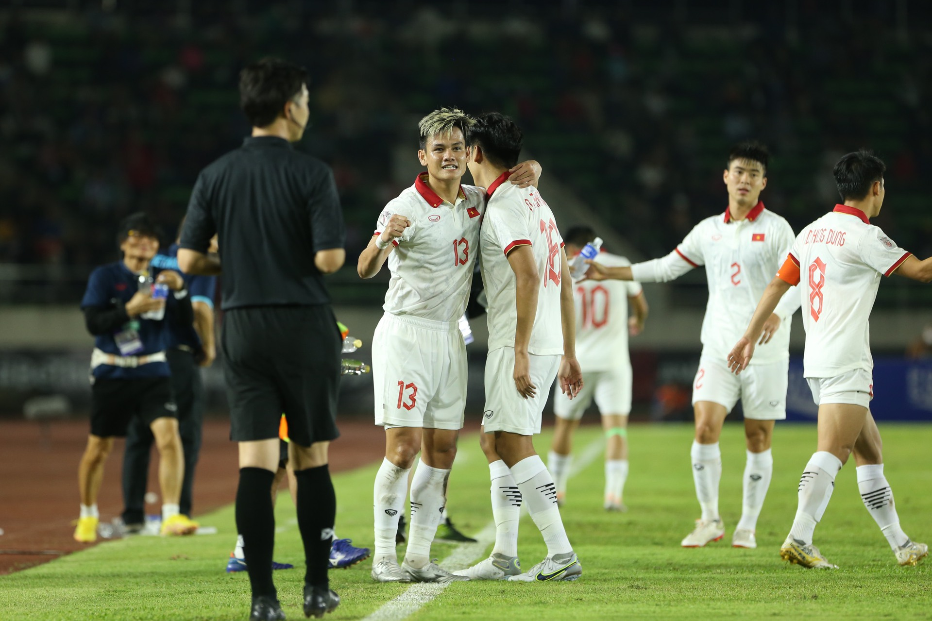 HLV Park Hang-seo căng thẳng trước khi tuyển Việt Nam thắng 6-0 Lào - Ảnh 2.