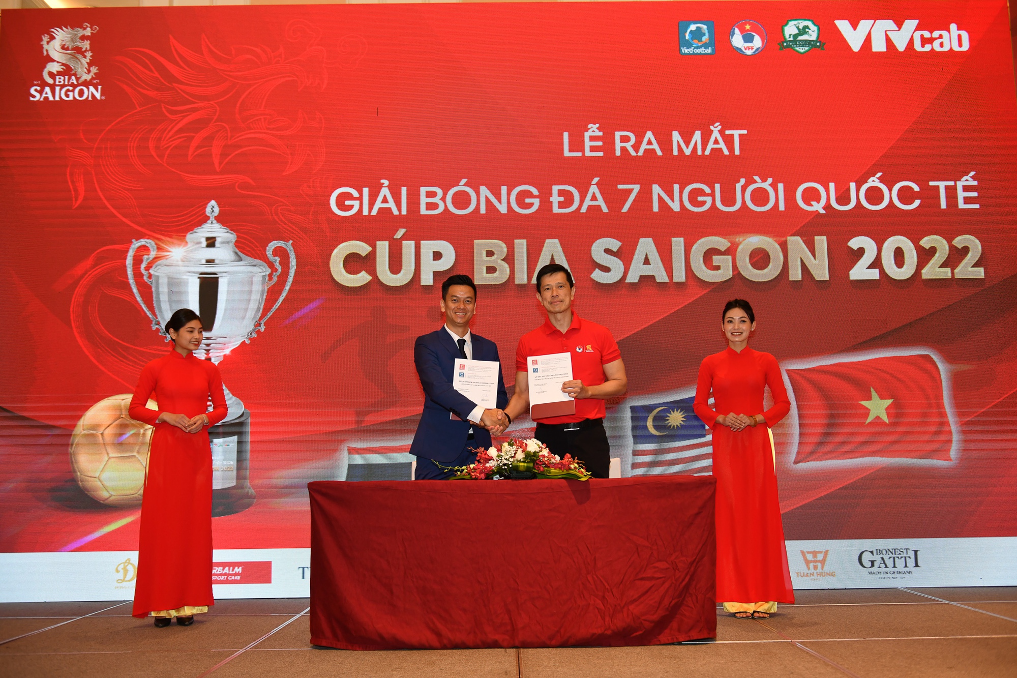 Việt Nam lần đầu tổ chức giải bóng đá 7 người quốc tế - Ảnh 1.