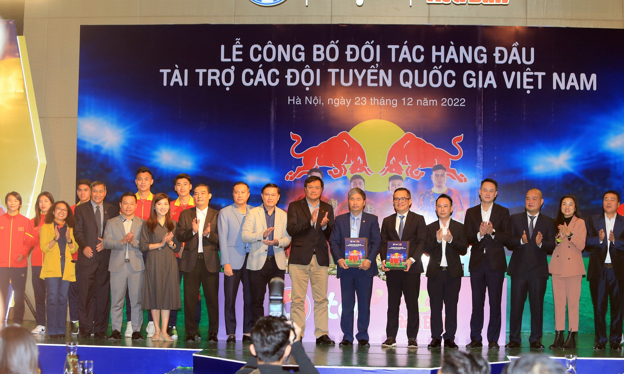 Liên đoàn Bóng đá Việt Nam công bố nhà tài trợ cho các đội tuyển quốc gia - Ảnh 1.