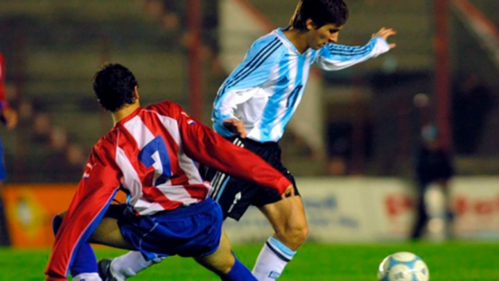 Chuyện chưa kể về người hùng thầm lặng đưa Messi lên đội tuyển Argentina - Ảnh 2.