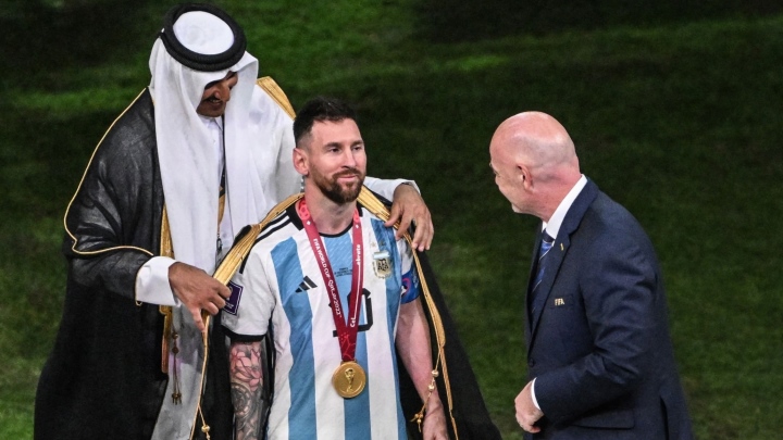Chuyện chưa kể về người hùng thầm lặng đưa Messi lên đội tuyển Argentina - Ảnh 3.