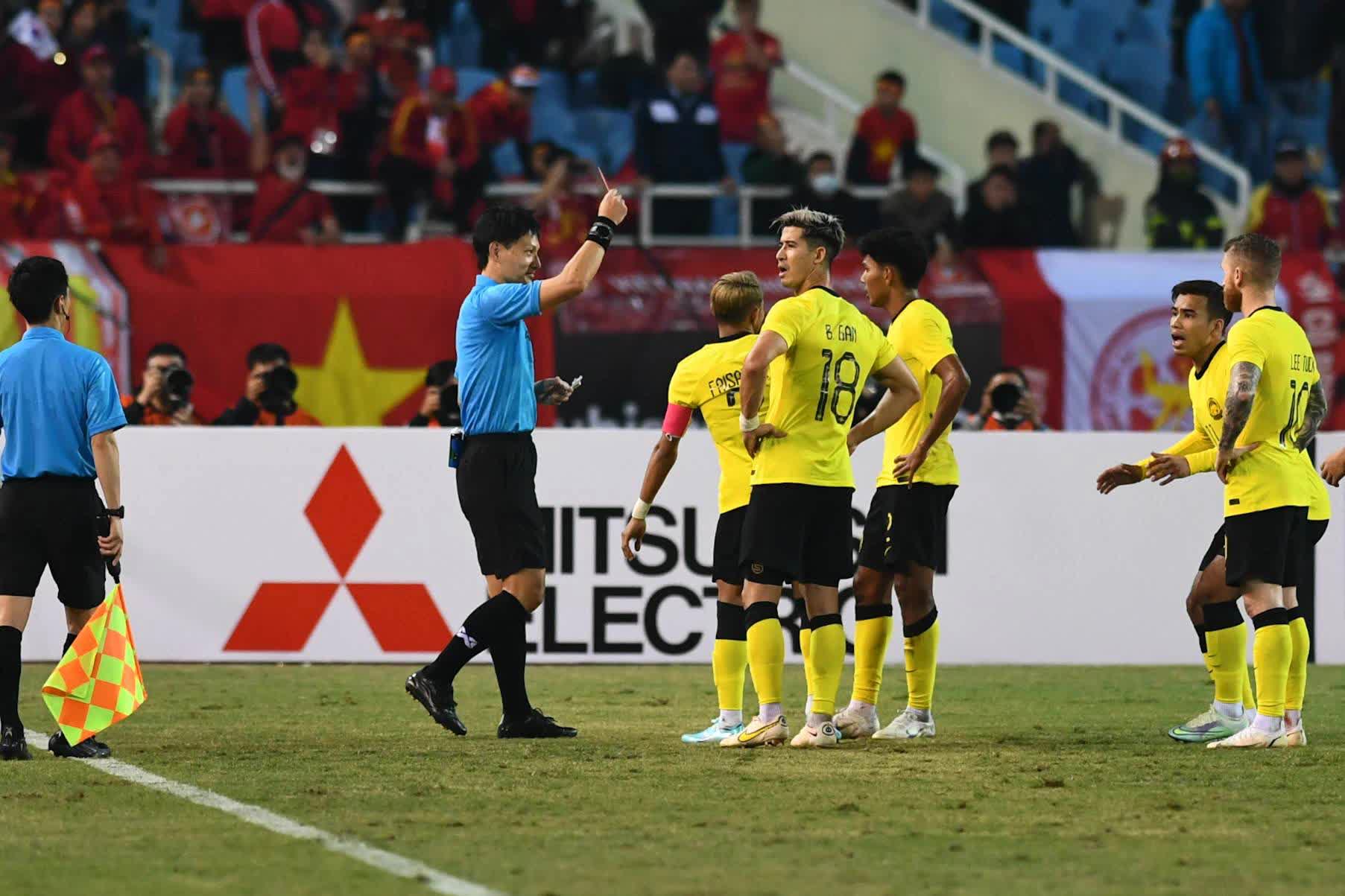 Đã tìm ra lý do tuyển Việt Nam được hưởng phạt đền khi đấu tuyển Malaysia - Ảnh 2.