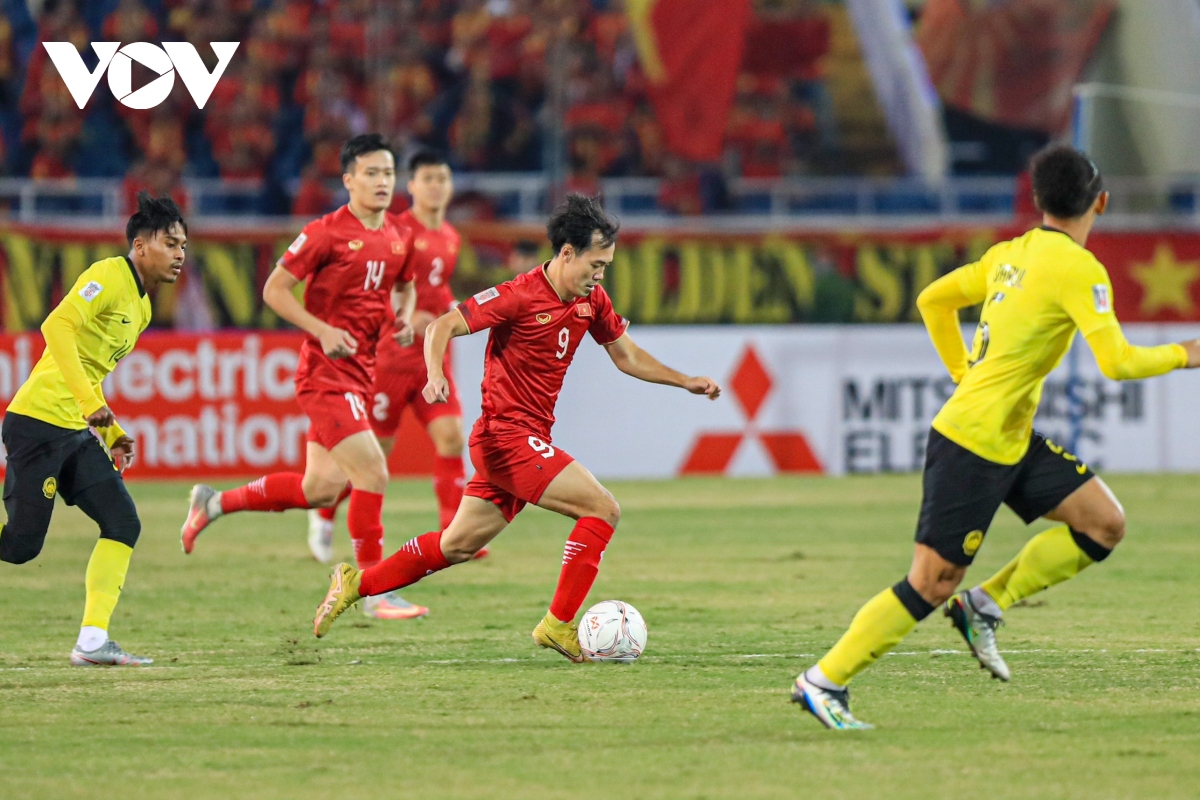 Chùm ảnh ĐT Việt Nam 3-0 Malaysia: Ca khúc khải hoàn - Ảnh 2.