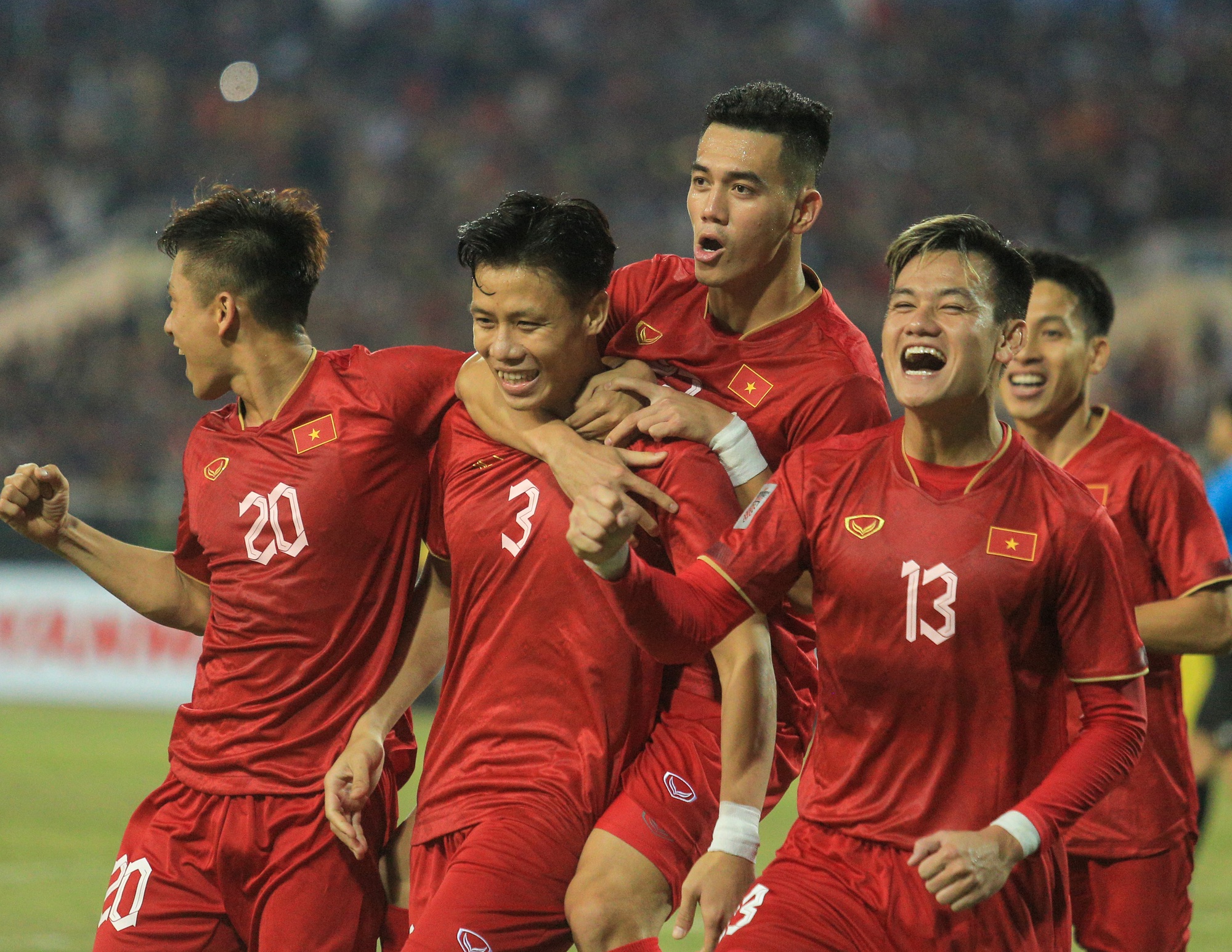 Quế Ngọc Hải ăn mừng theo phong cách của Ronaldo khi ghi bàn cho tuyển Việt Nam - Ảnh 3.