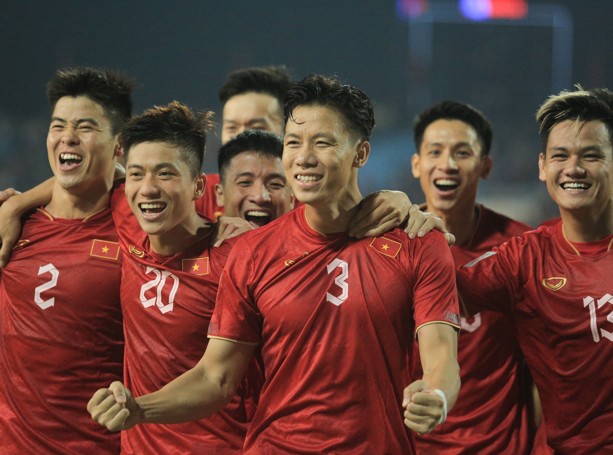Quế Ngọc Hải ăn mừng theo phong cách của Ronaldo khi ghi bàn cho tuyển Việt Nam - Ảnh 4.