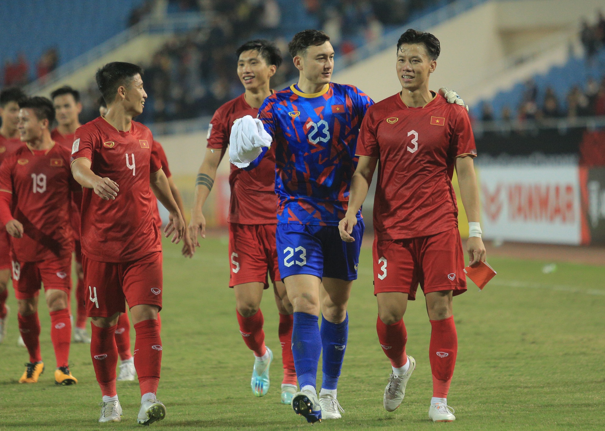Quế Ngọc Hải ăn mừng theo phong cách của Ronaldo khi ghi bàn cho tuyển Việt Nam - Ảnh 5.
