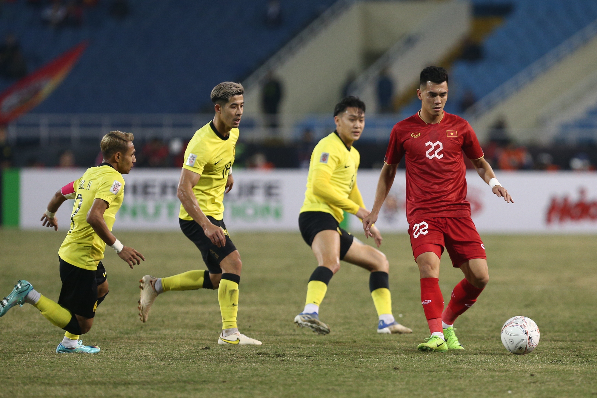 Người dẫn đầu số bàn thắng ở AFF Cup và hàng công Malaysia bất lực trước hàng thủ Việt Nam - Ảnh 5.