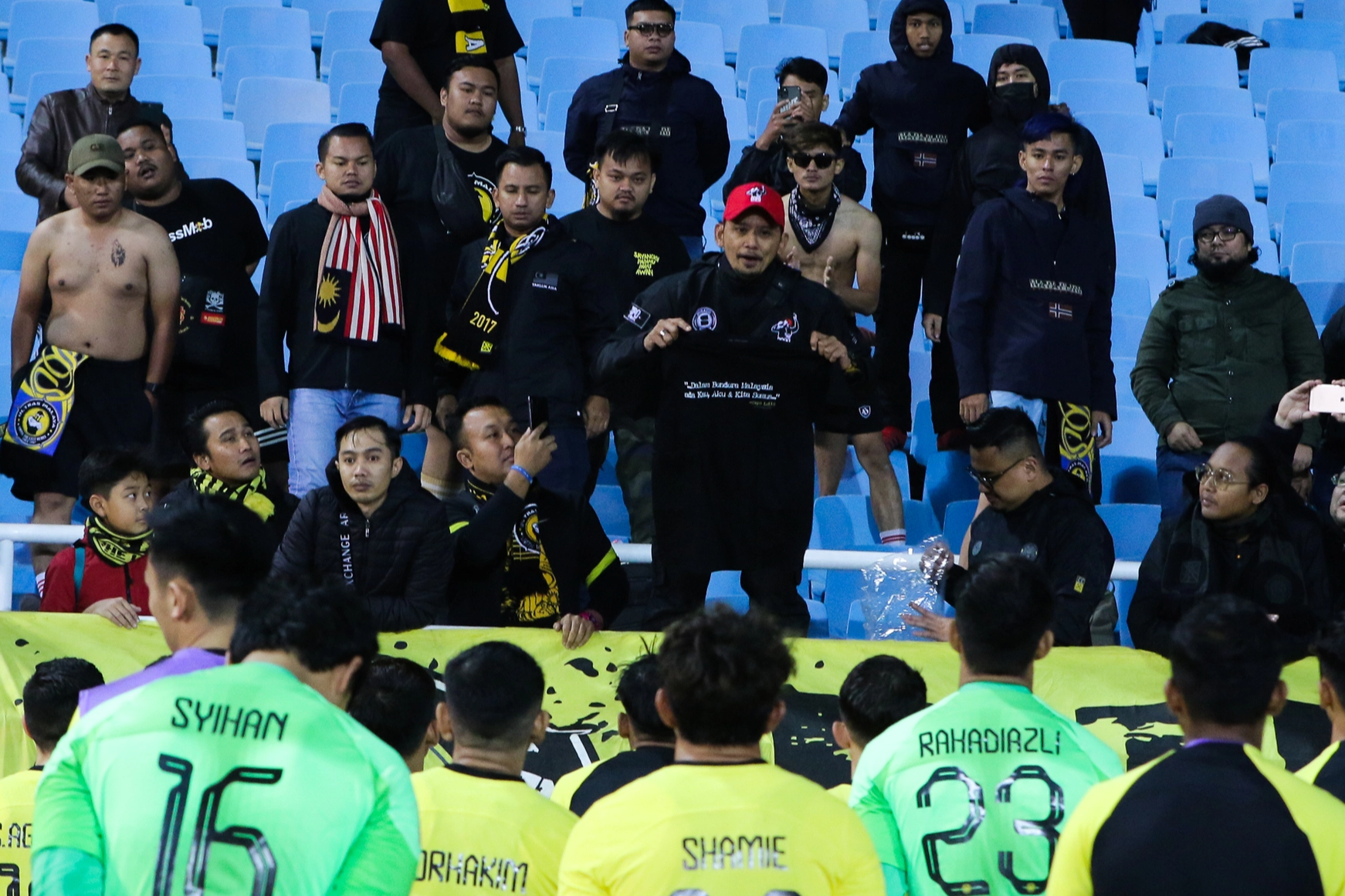 Người dẫn đầu số bàn thắng ở AFF Cup và hàng công Malaysia bất lực trước hàng thủ Việt Nam - Ảnh 13.