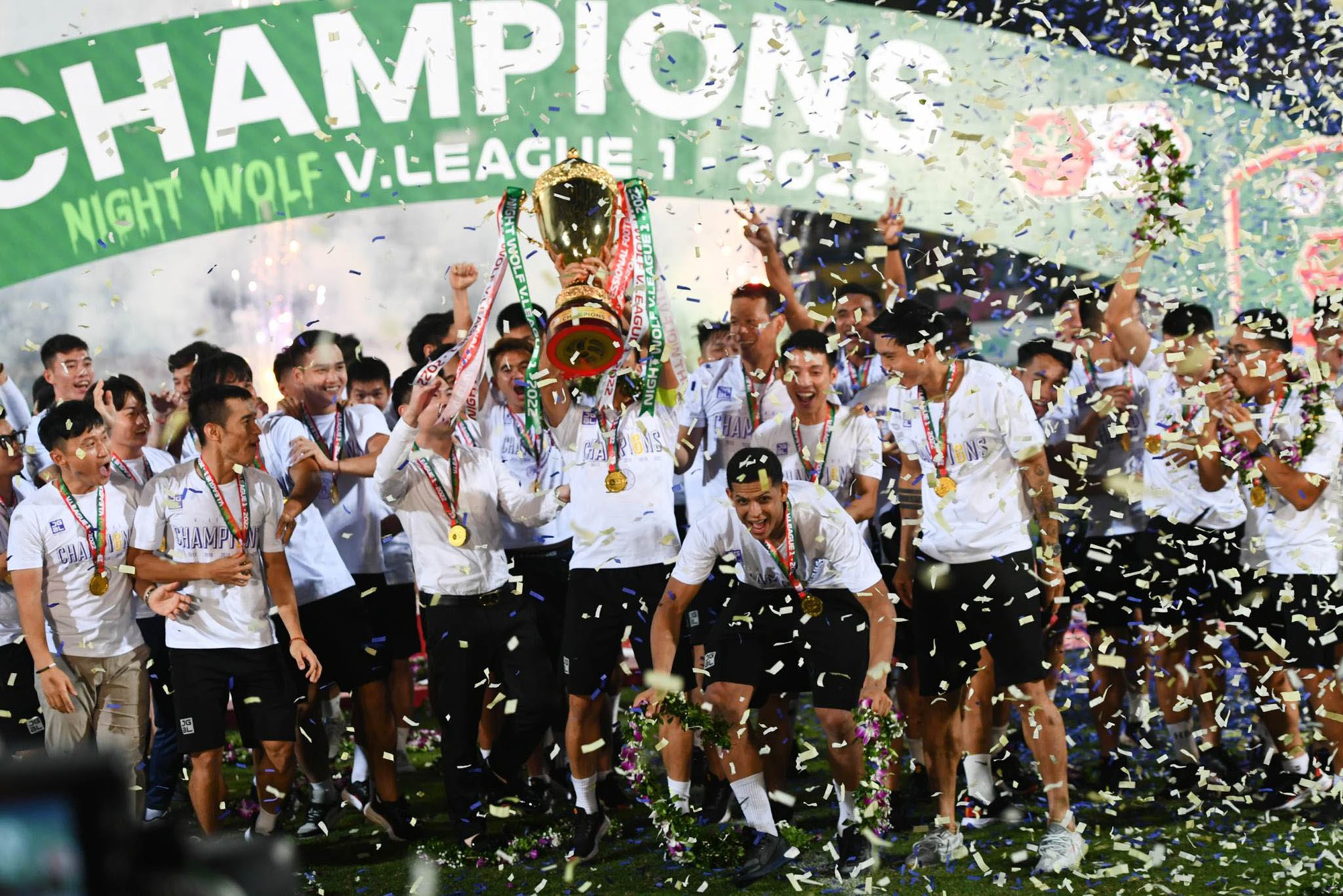 Đội vô địch V.League 2023 nhận thưởng lên đến 5 tỷ đồng - Ảnh 1.