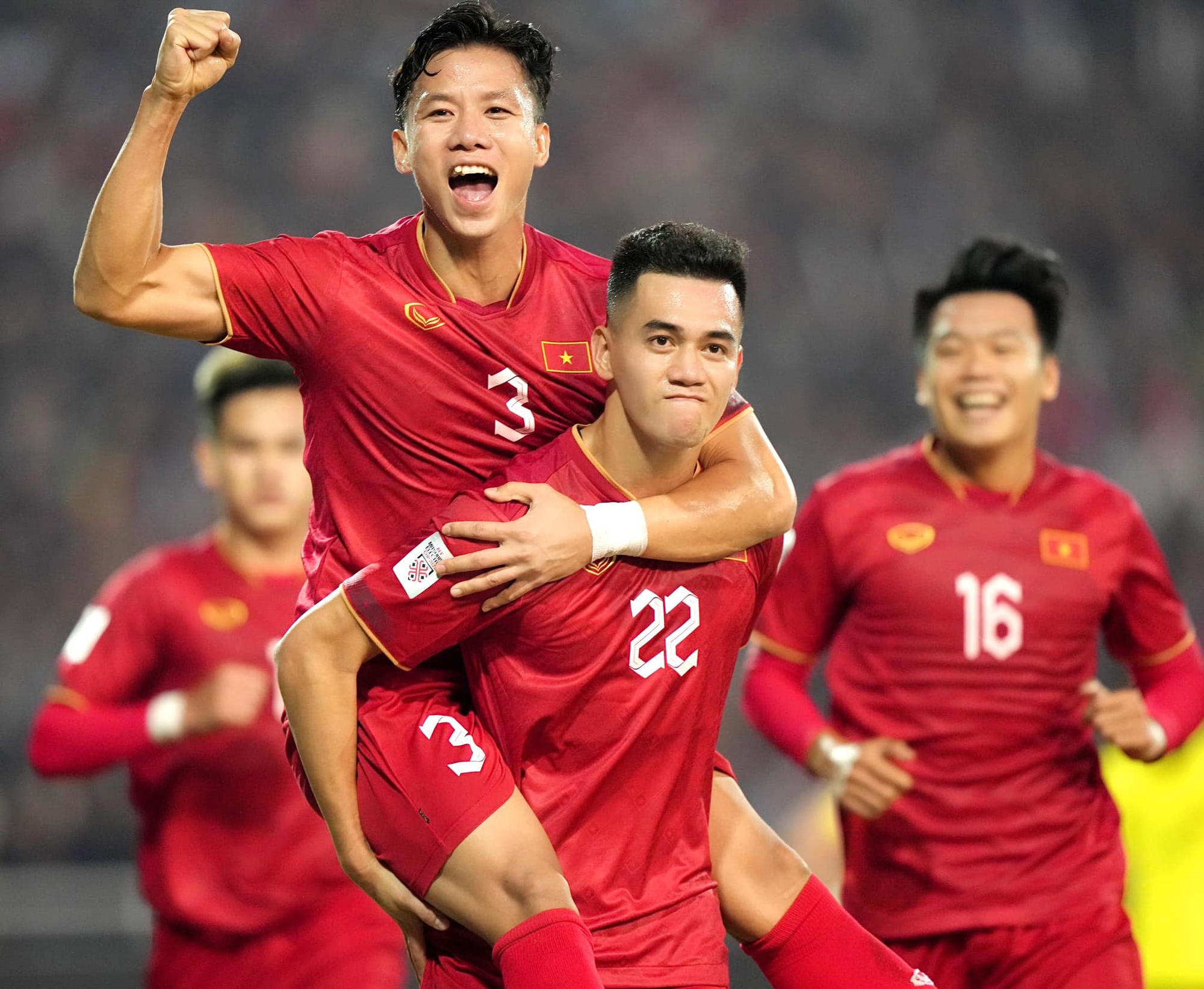 Việt Nam lại thắng Malaysia: Đá bóng bằng cả trái tim - Ảnh 1.