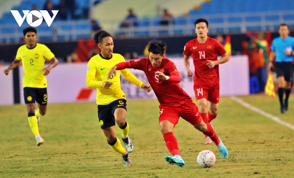 Cổ động viên chỉ trích Văn Hậu và “mục tiêu kép” của bóng đá Việt Nam - Ảnh 3.
