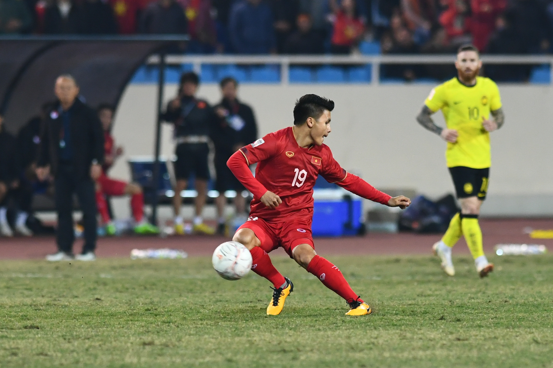 Việt Nam lại thắng Malaysia: Đá bóng bằng cả trái tim - Ảnh 5.
