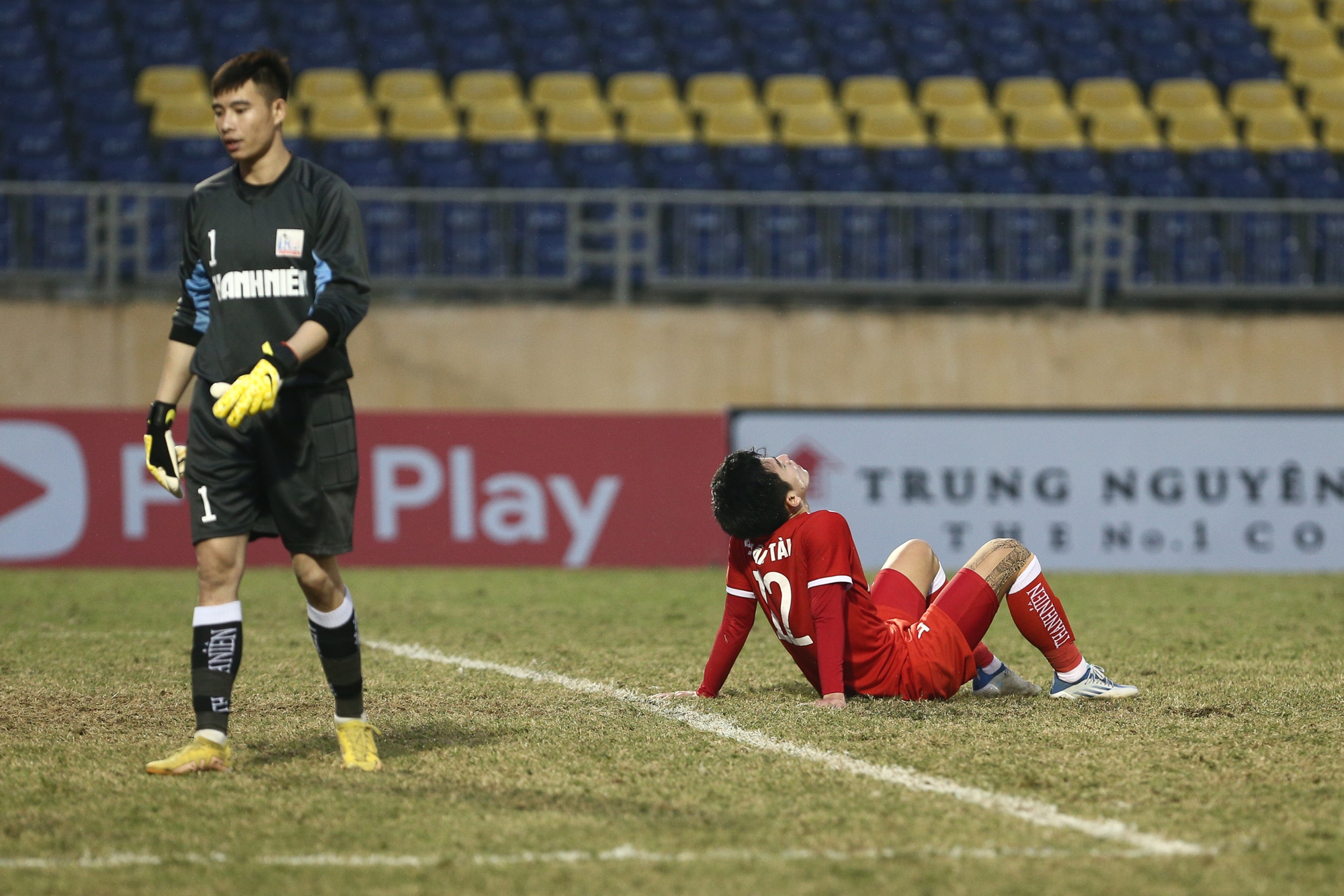 Tuấn Tài, Văn Khang buồn bã khi mất vé vào chung kết U21 Quốc gia - Ảnh 1.