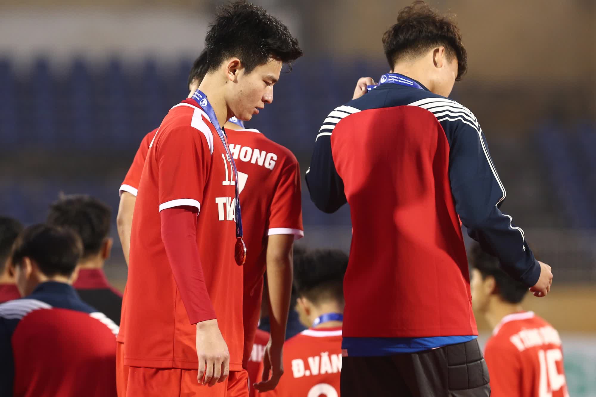 Tuấn Tài, Văn Khang buồn bã khi mất vé vào chung kết U21 Quốc gia - Ảnh 3.