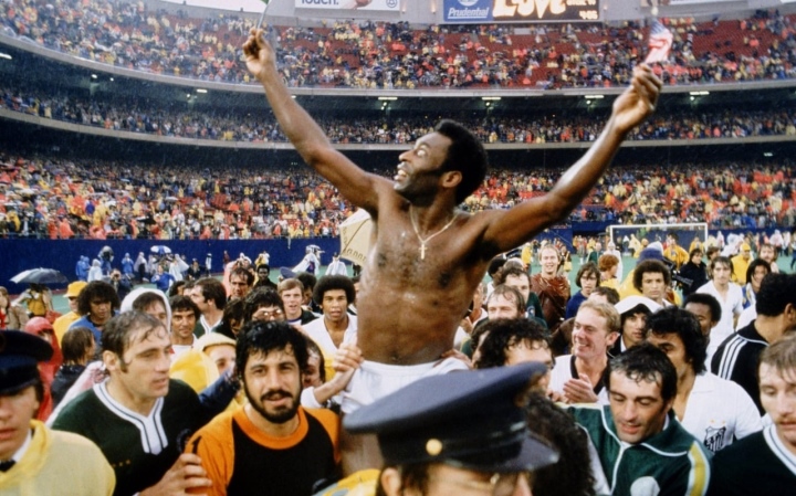 Những khoảnh khắc kinh điển trong sự nghiệp Vua bóng đá Pele - Ảnh 10.